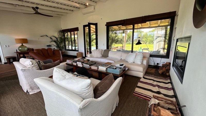 Casa amplia en venta y alquiler en el Quijote